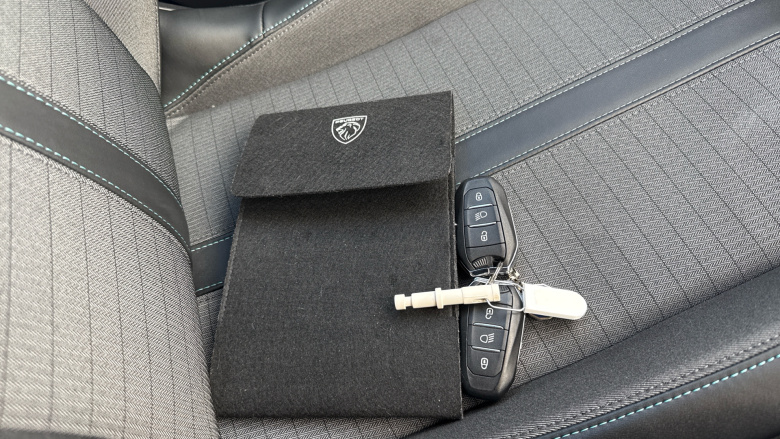 Peugeot 208 1.2 PureTech 100 Allure Premium + 5dr Petrol Hatchback